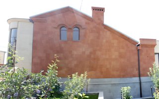 Ք.Երևան,  Առանձնատուն Հրազդան գետի ձախակողմյան հատվածում: